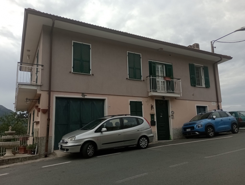 Casa indipendente con giardino a Cesio