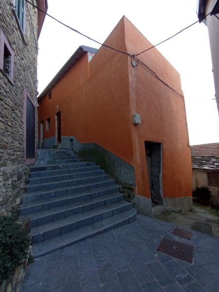 Casa indipendente con terrazzi a Cesio
