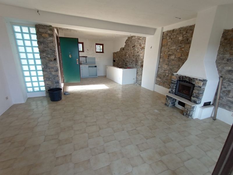 Trilocale con terrazzi a Diano Arentino
