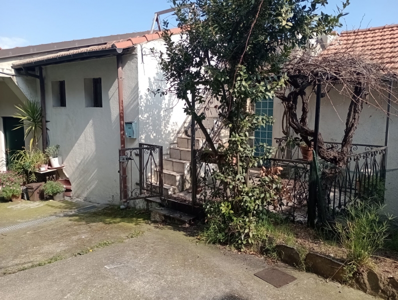 Trilocale con terrazzi a Diano Arentino