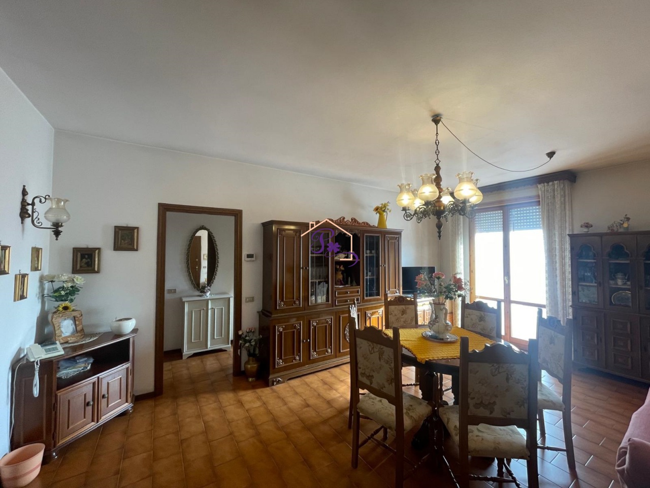 Appartamento con terrazzo in via di baciacavallo, Prato