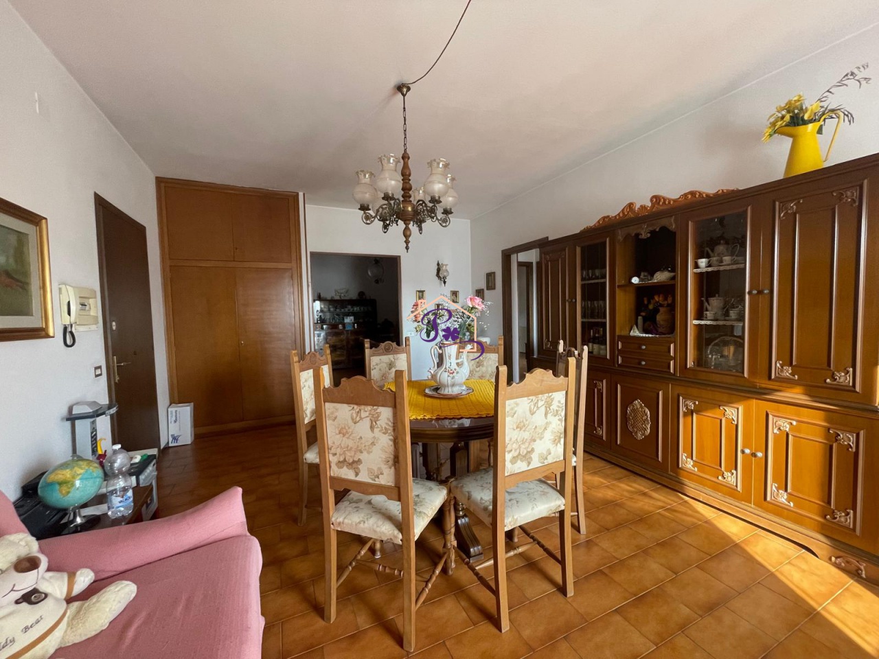 Appartamento con terrazzo in via di baciacavallo, Prato