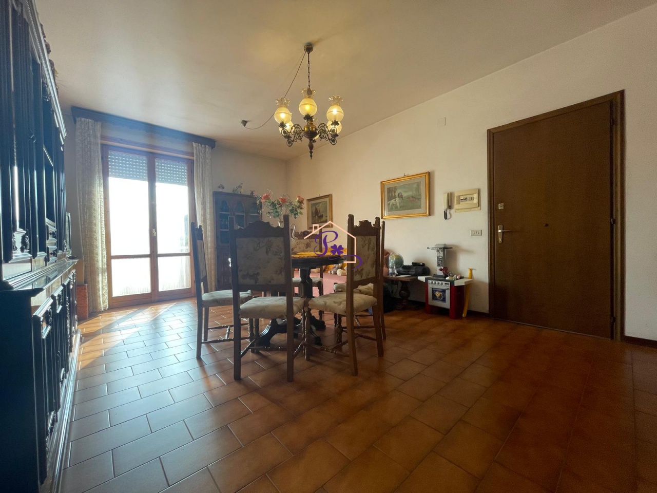 Appartamento con terrazzo in via di baciacavallo, Prato