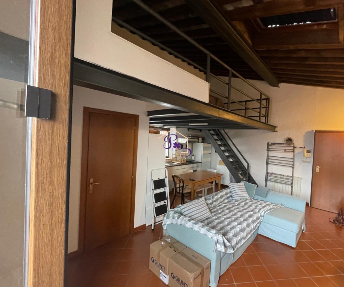 Bilocale arredato in affitto a Prato