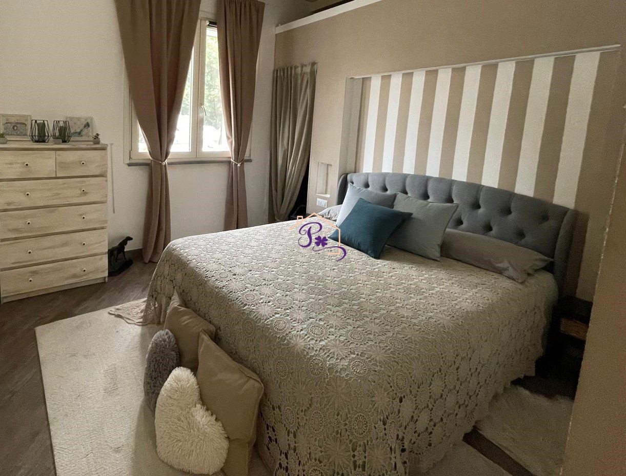 Villa con giardino in via marino olmi, Prato