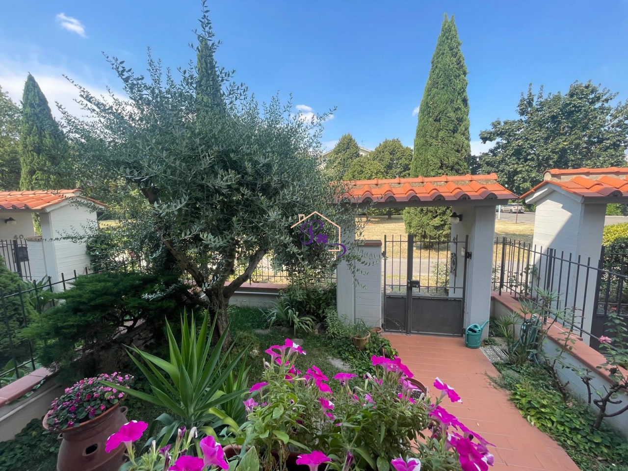 Villa con giardino in via bruno fattori, Prato