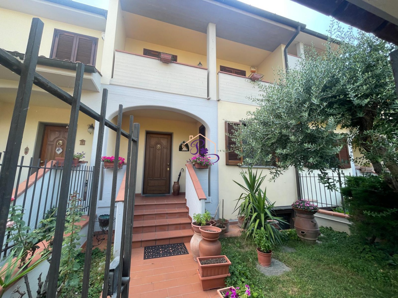 Villa con giardino in via bruno fattori, Prato