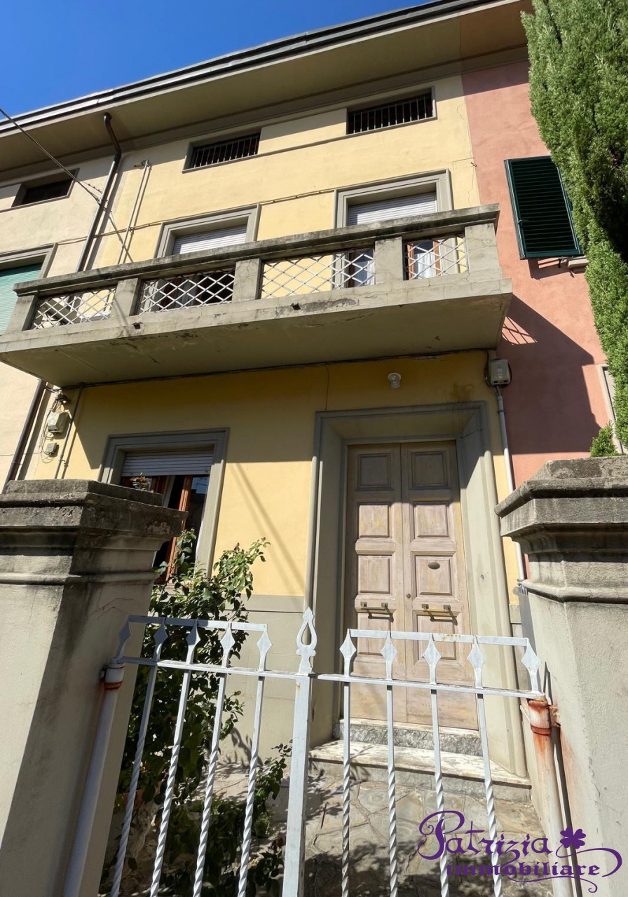Villa con giardino a Prato