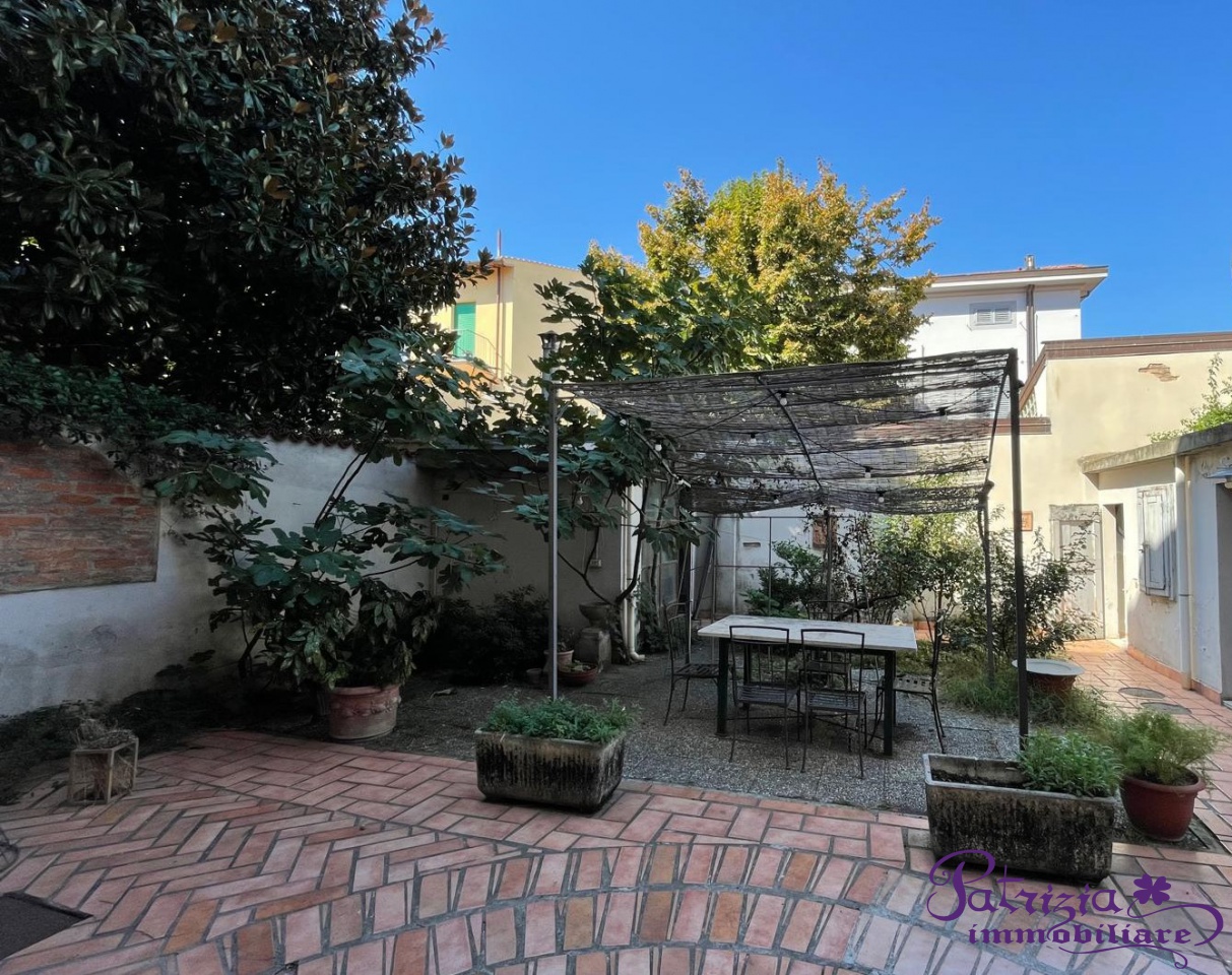 Villa con giardino a Prato