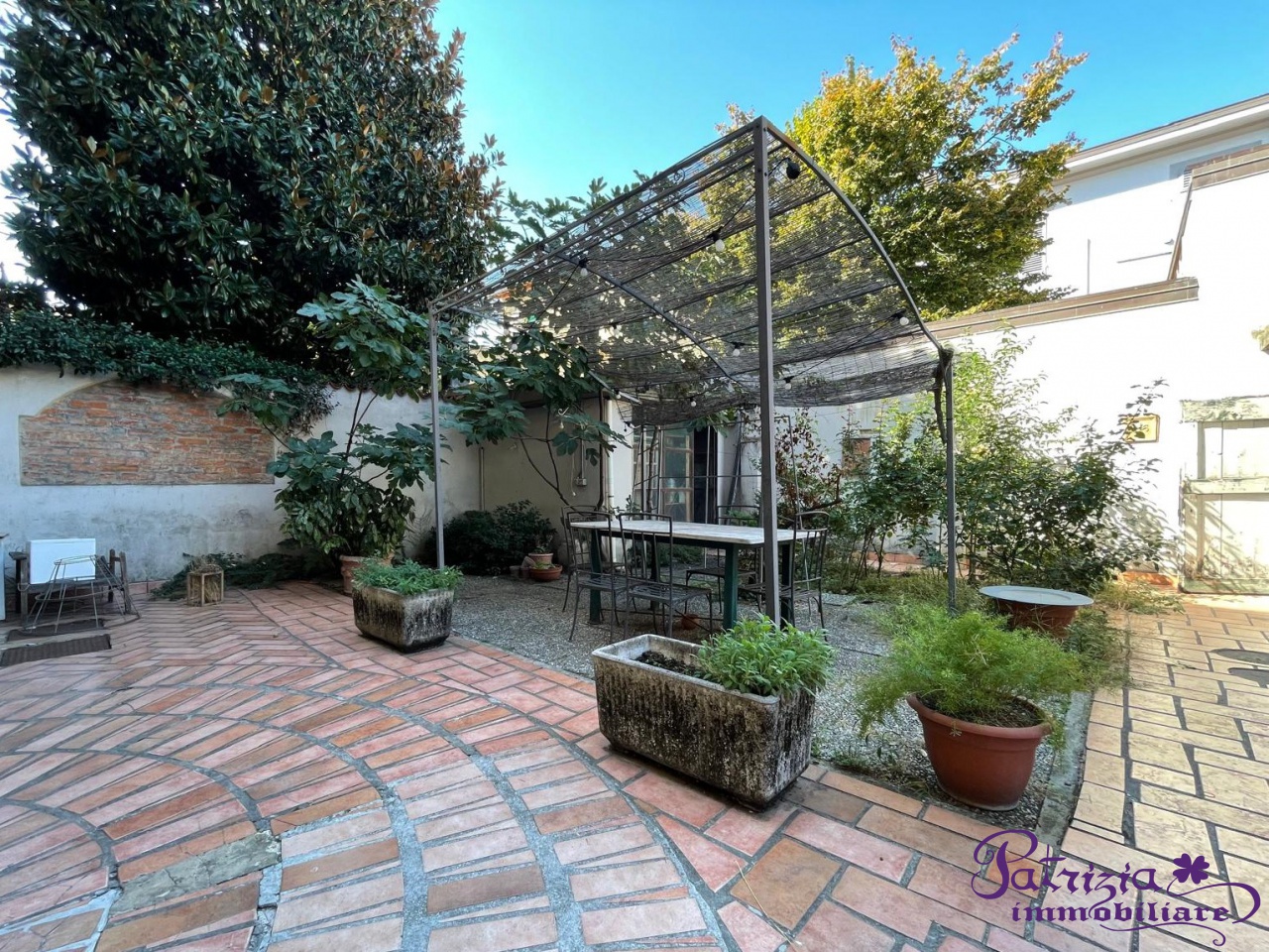 Villa con giardino a Prato