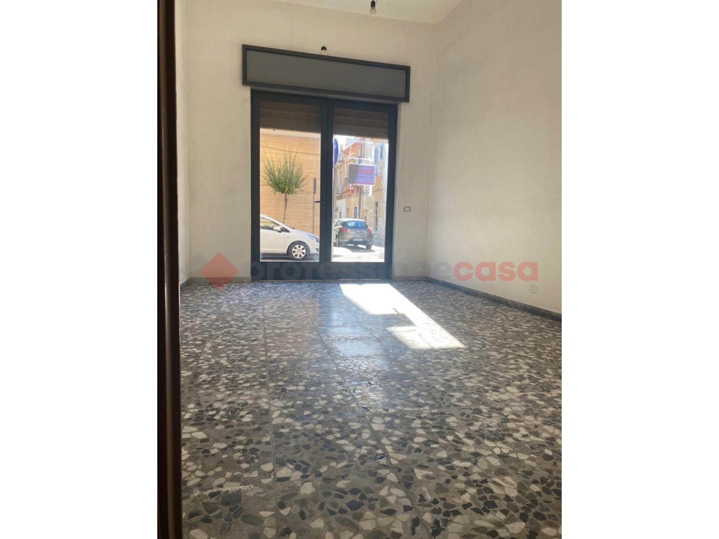 Negozio in affitto a Grottaglie