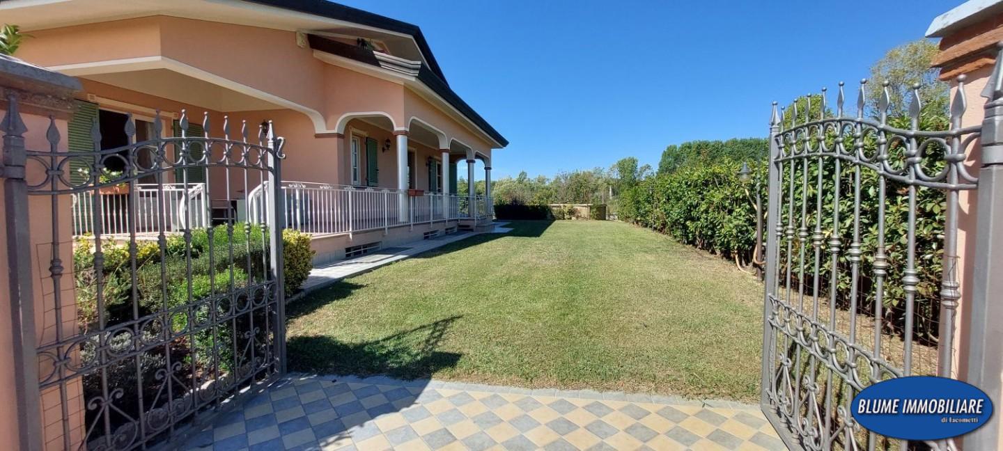 Villa con giardino, Viareggio migliarina