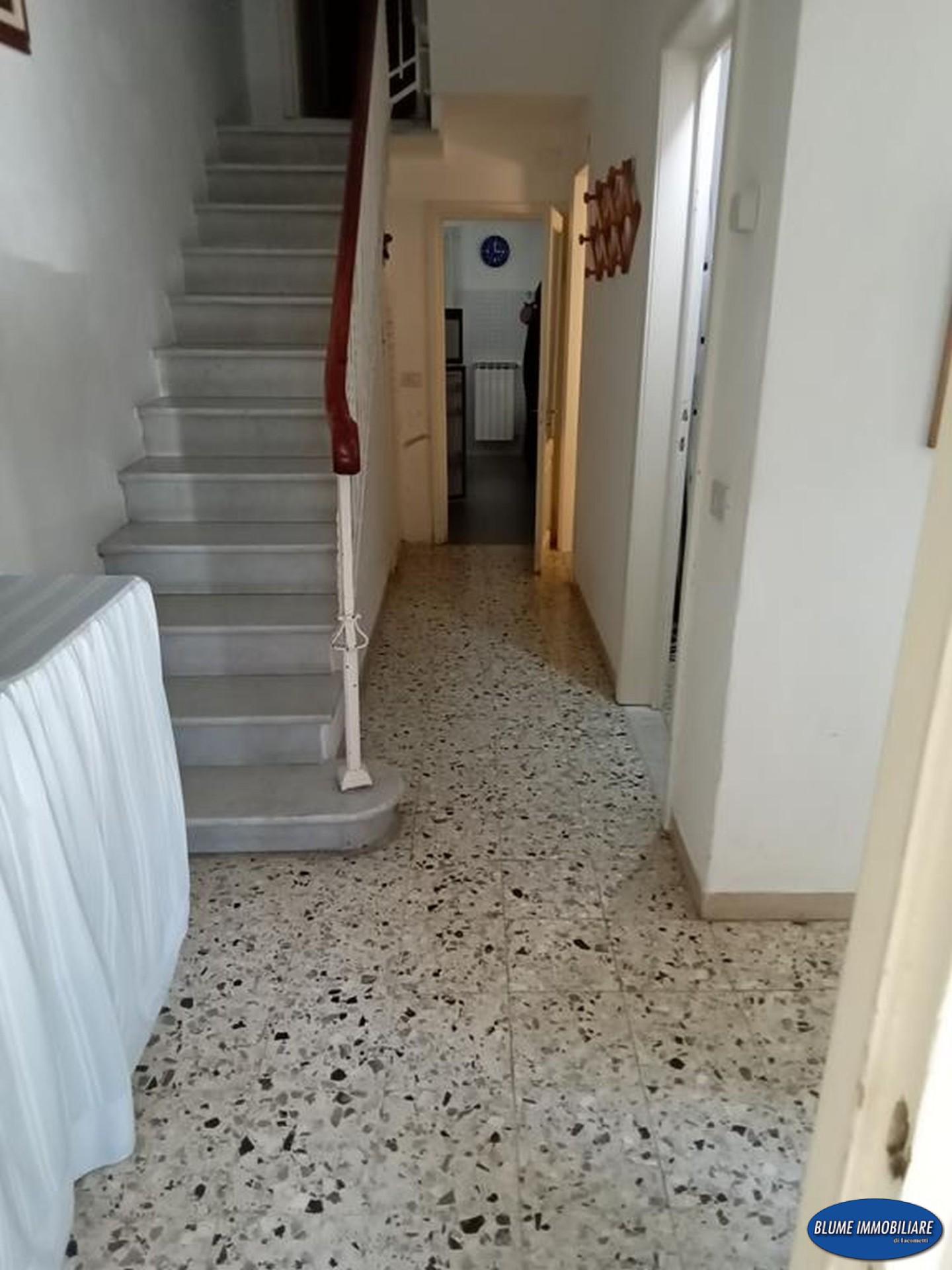 Villa Bifamiliare con giardino, Camaiore lido di