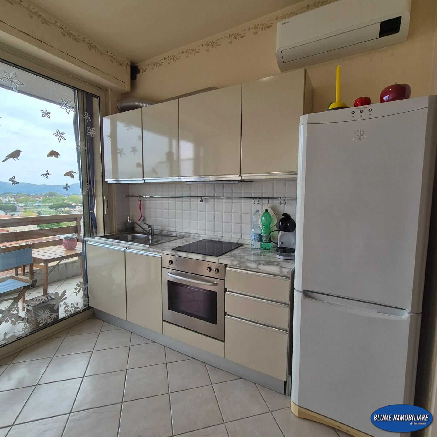 Attico con terrazzo, Viareggio centro pineta