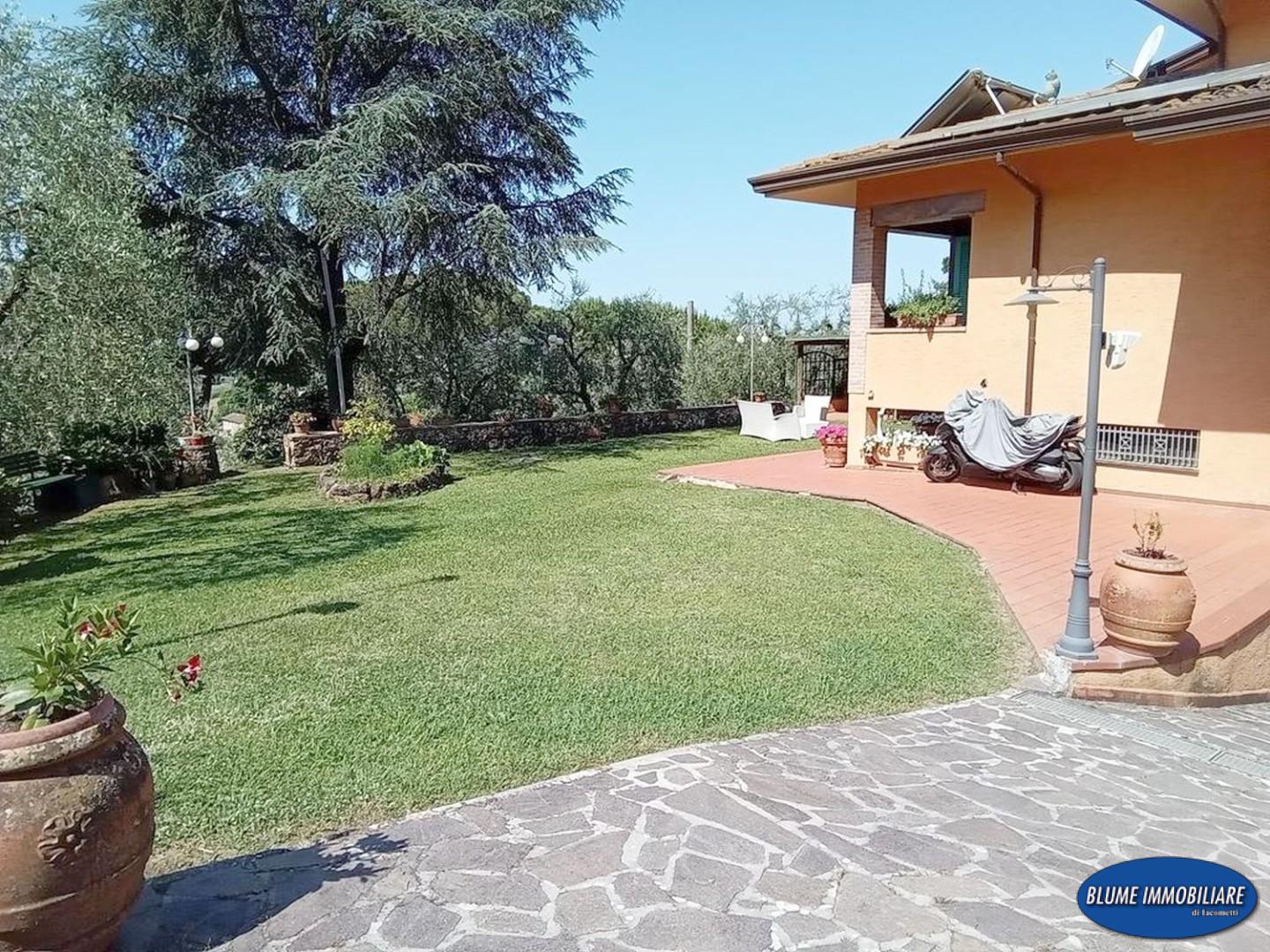 Villa con giardino, Massarosa piano di mommio