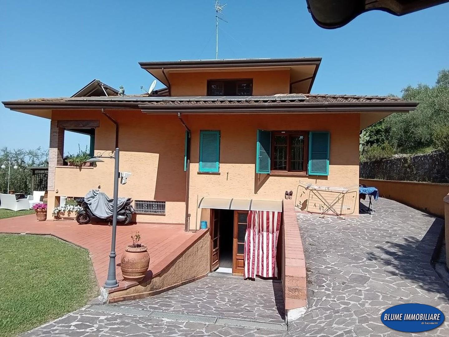 Villa con giardino, Massarosa piano di mommio