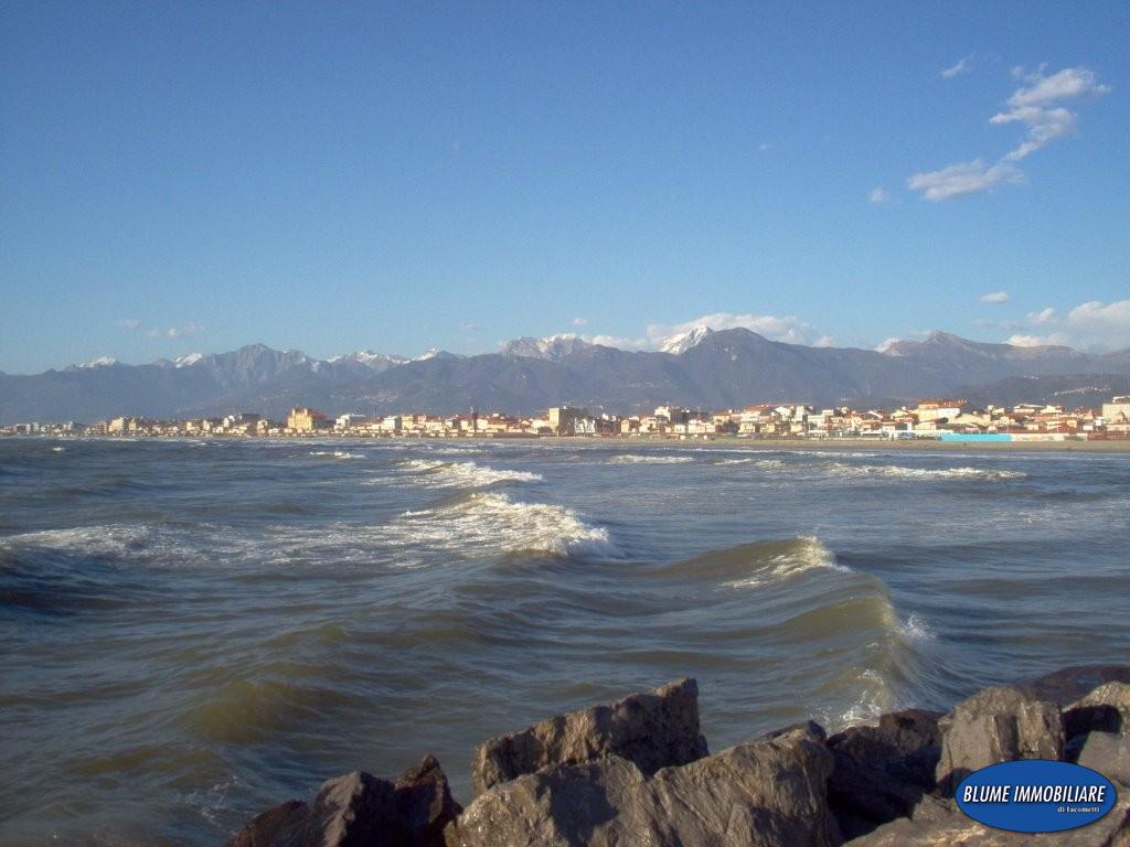 Villa Bifamiliare con giardino, Viareggio marco polo