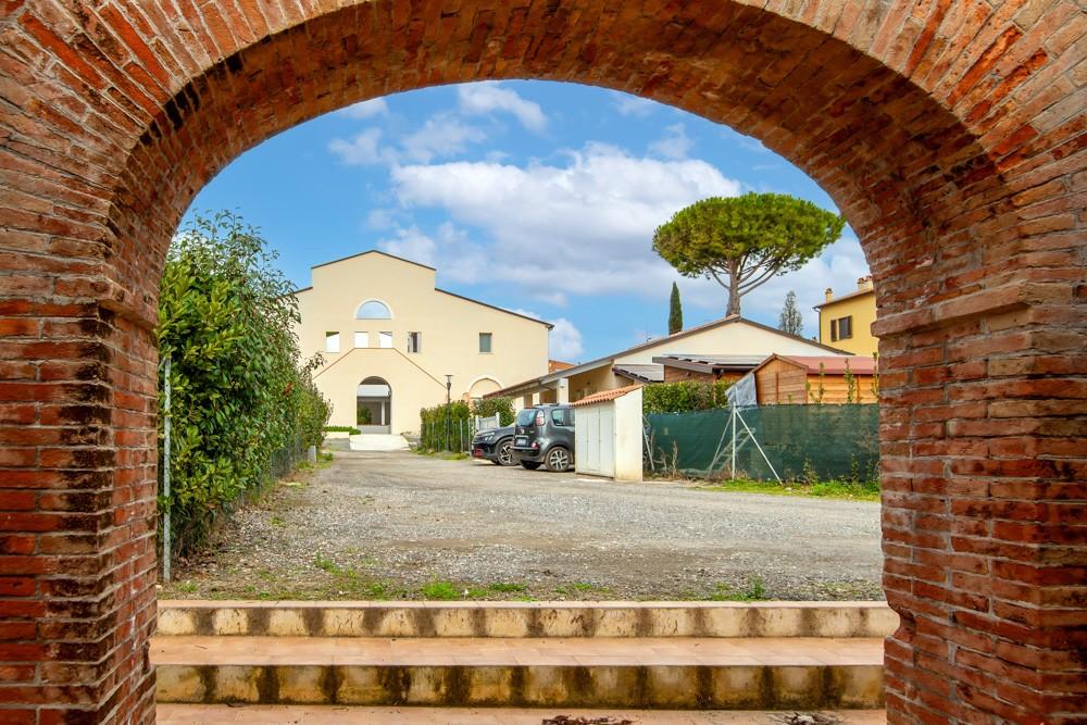 Trilocale con giardino, Cecina marina