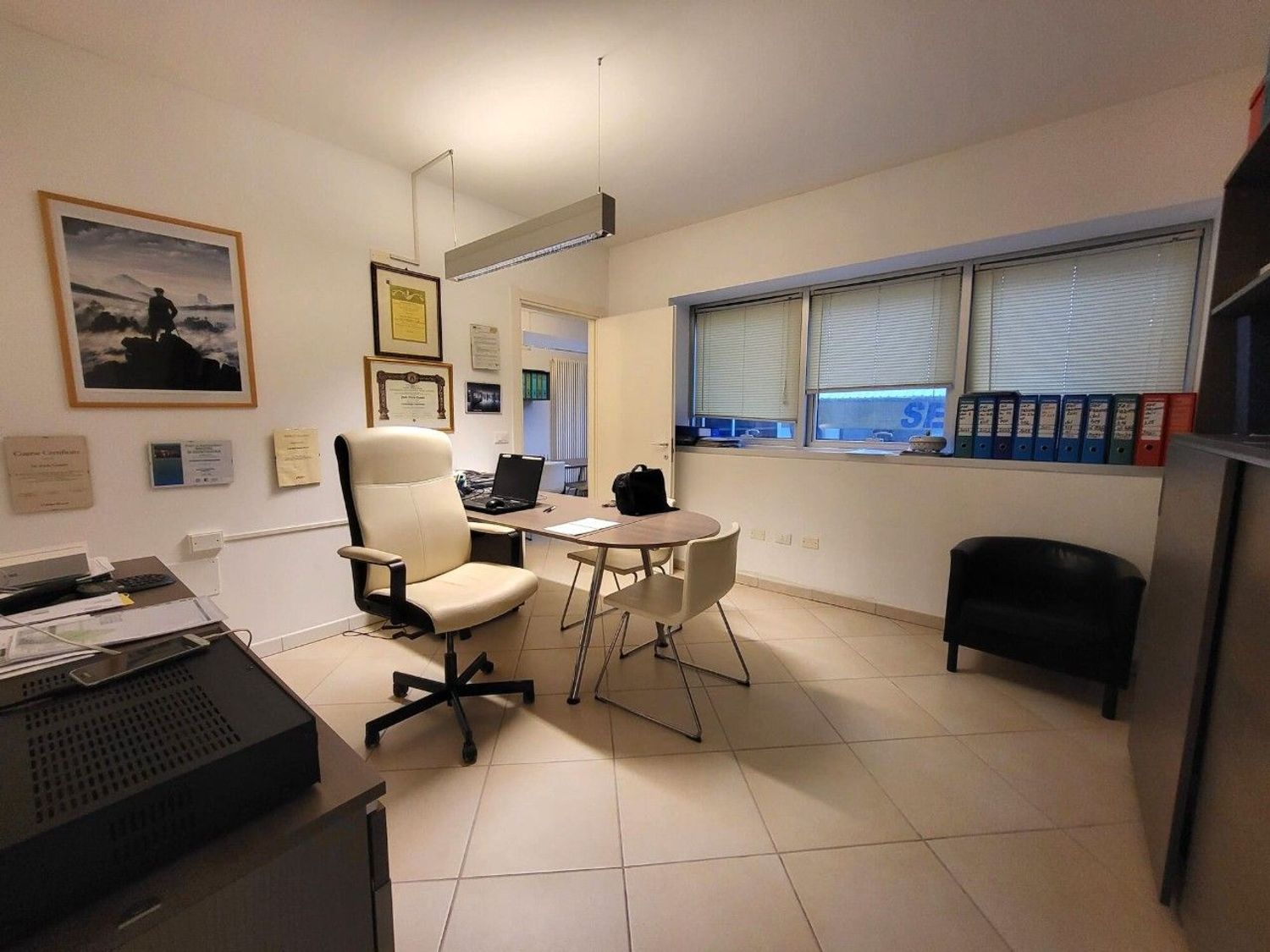 Locale commerciale in vendita a Cervia