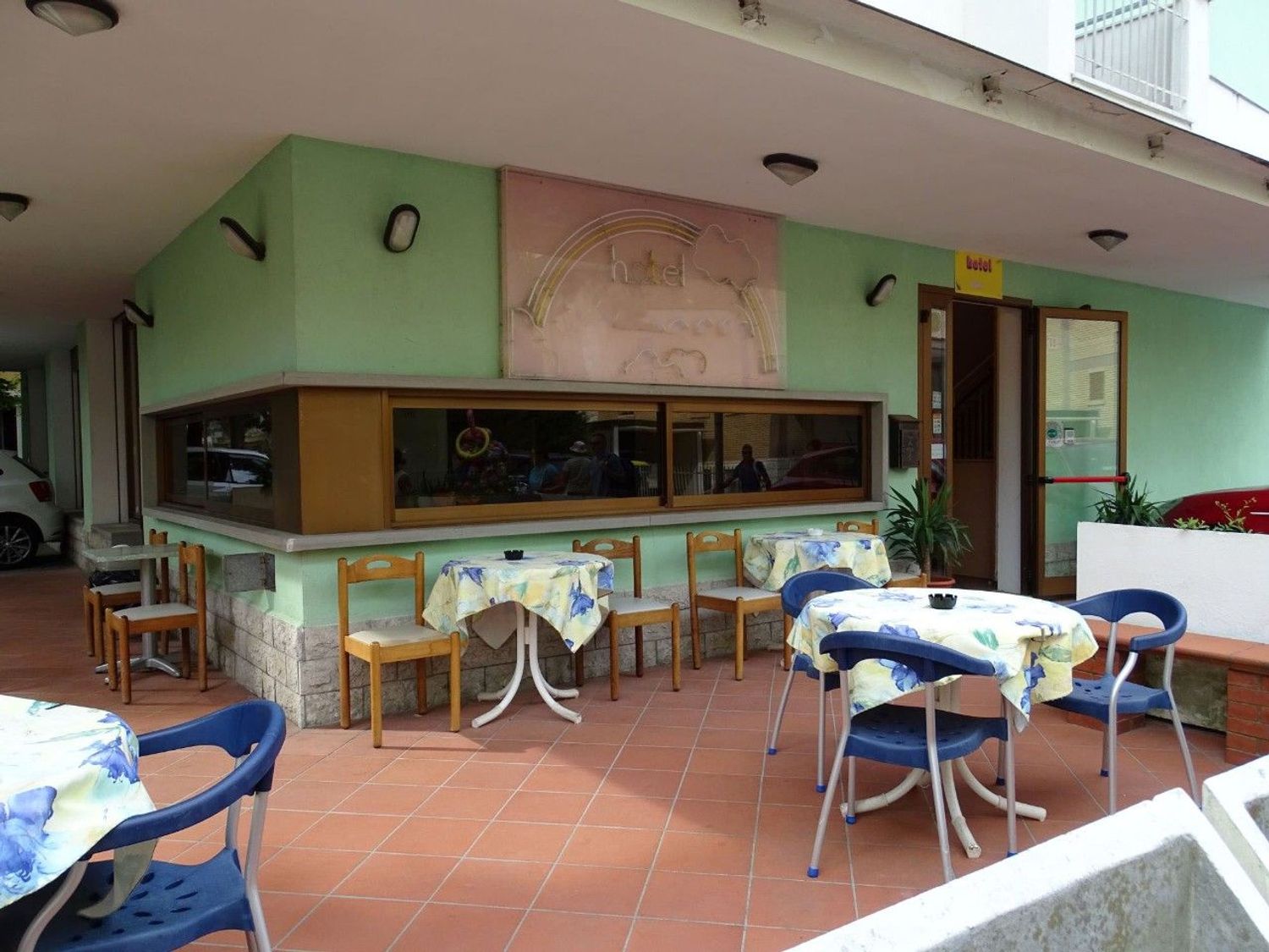 Locale commerciale in vendita a Cervia