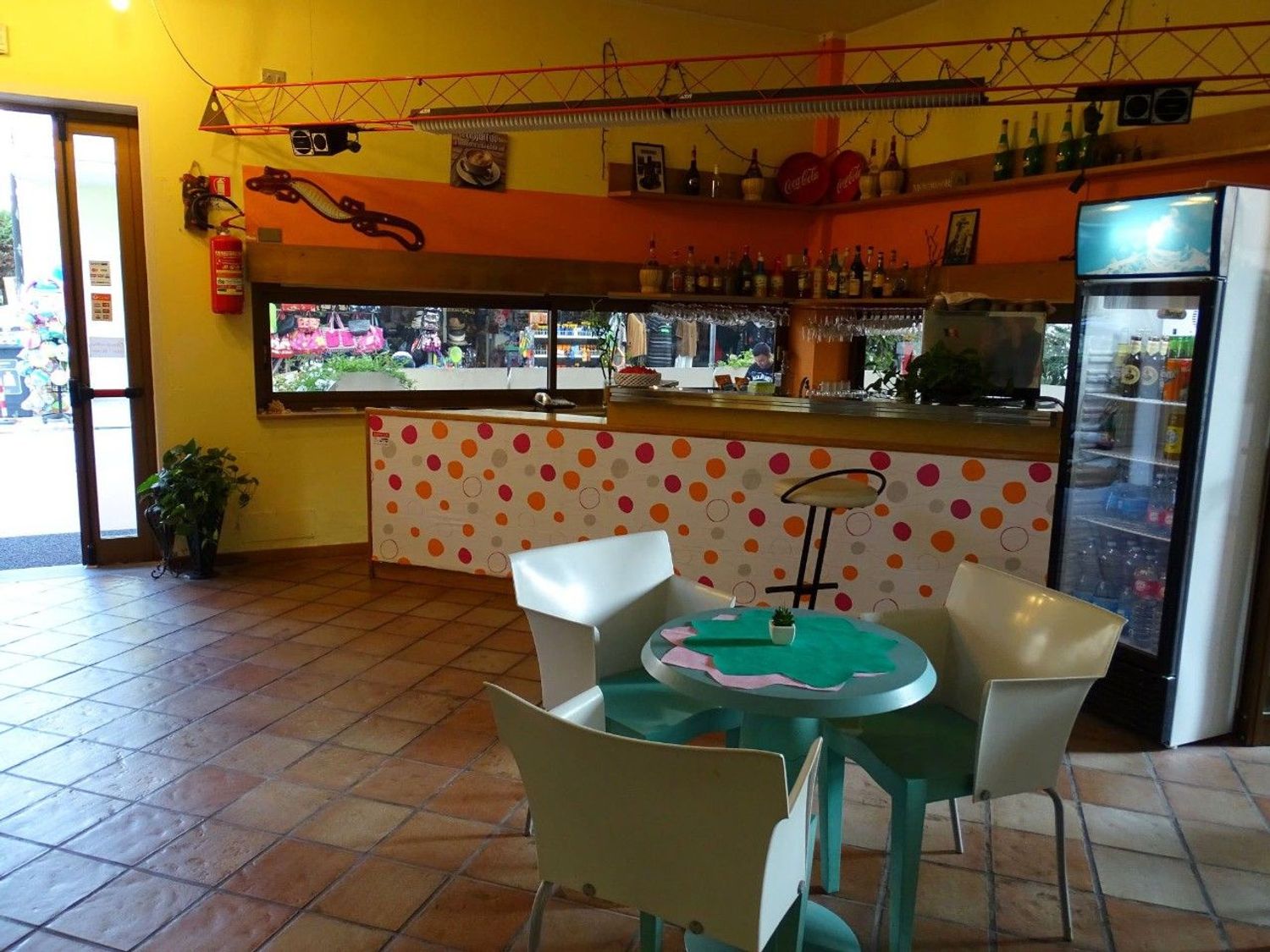 Locale commerciale in vendita a Cervia