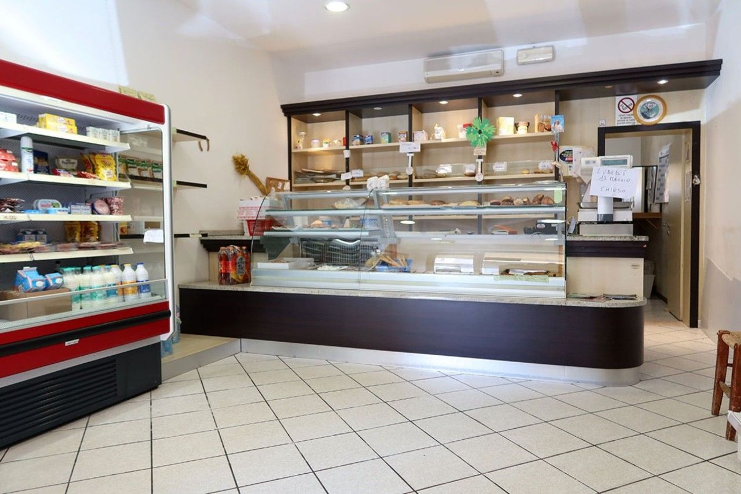 Locale commerciale in vendita a Cervia