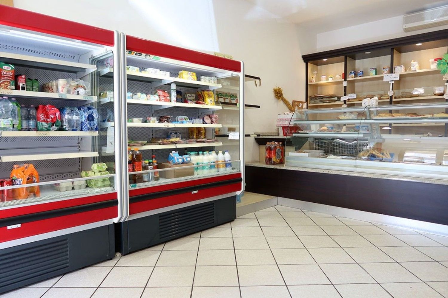 Locale commerciale in vendita a Cervia