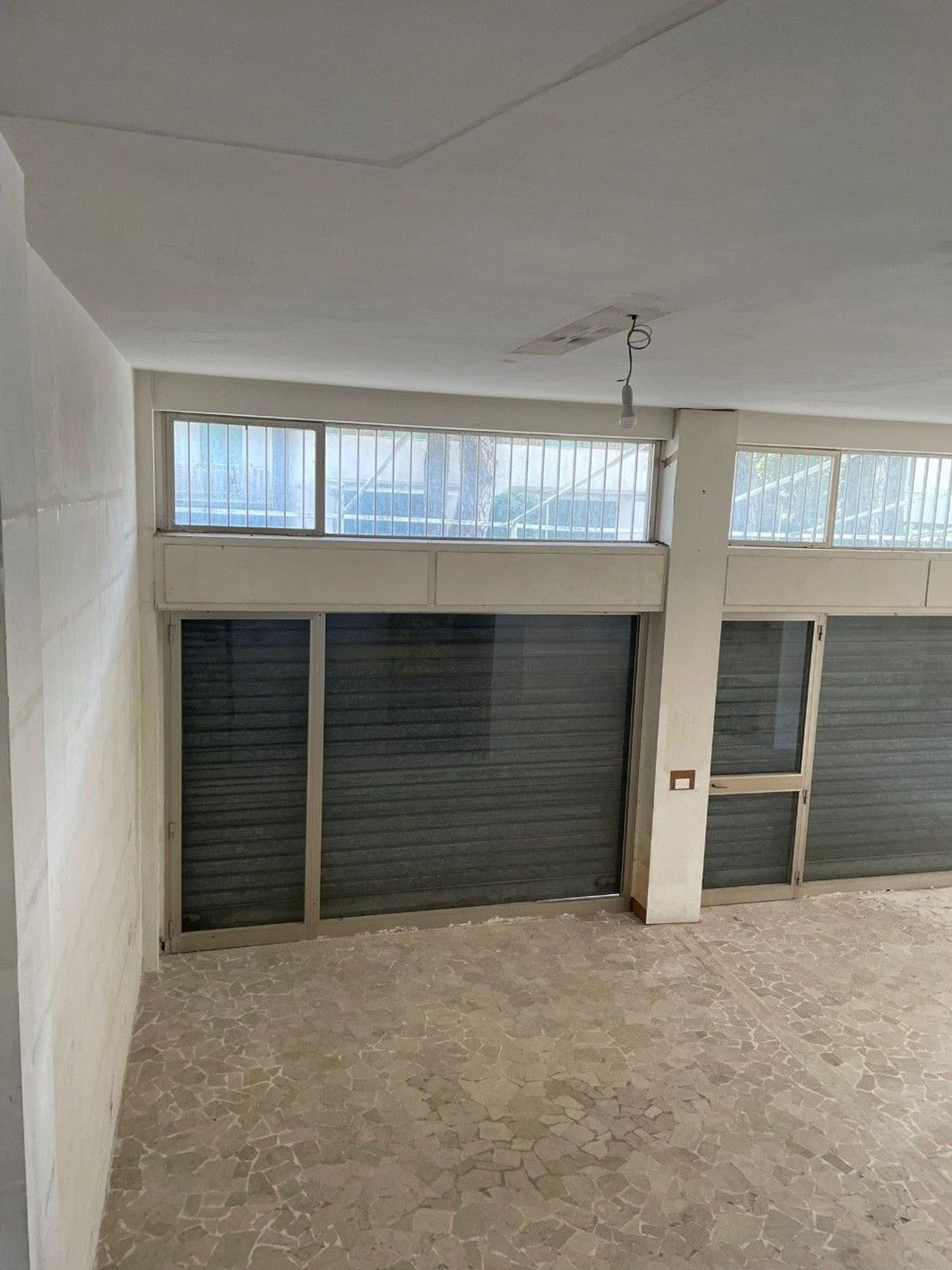 Locale commerciale in vendita a Cervia