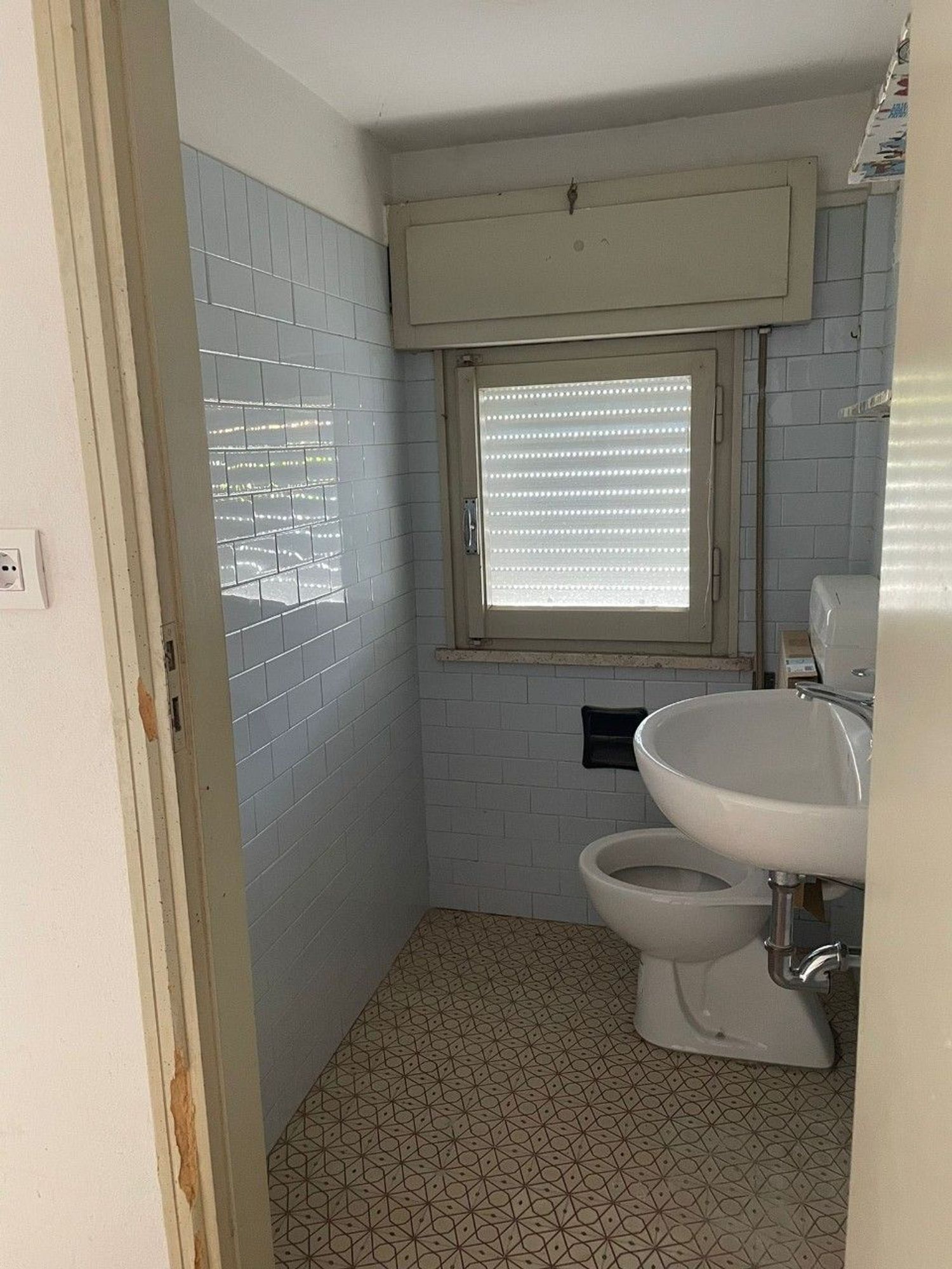 Locale commerciale in vendita a Cervia