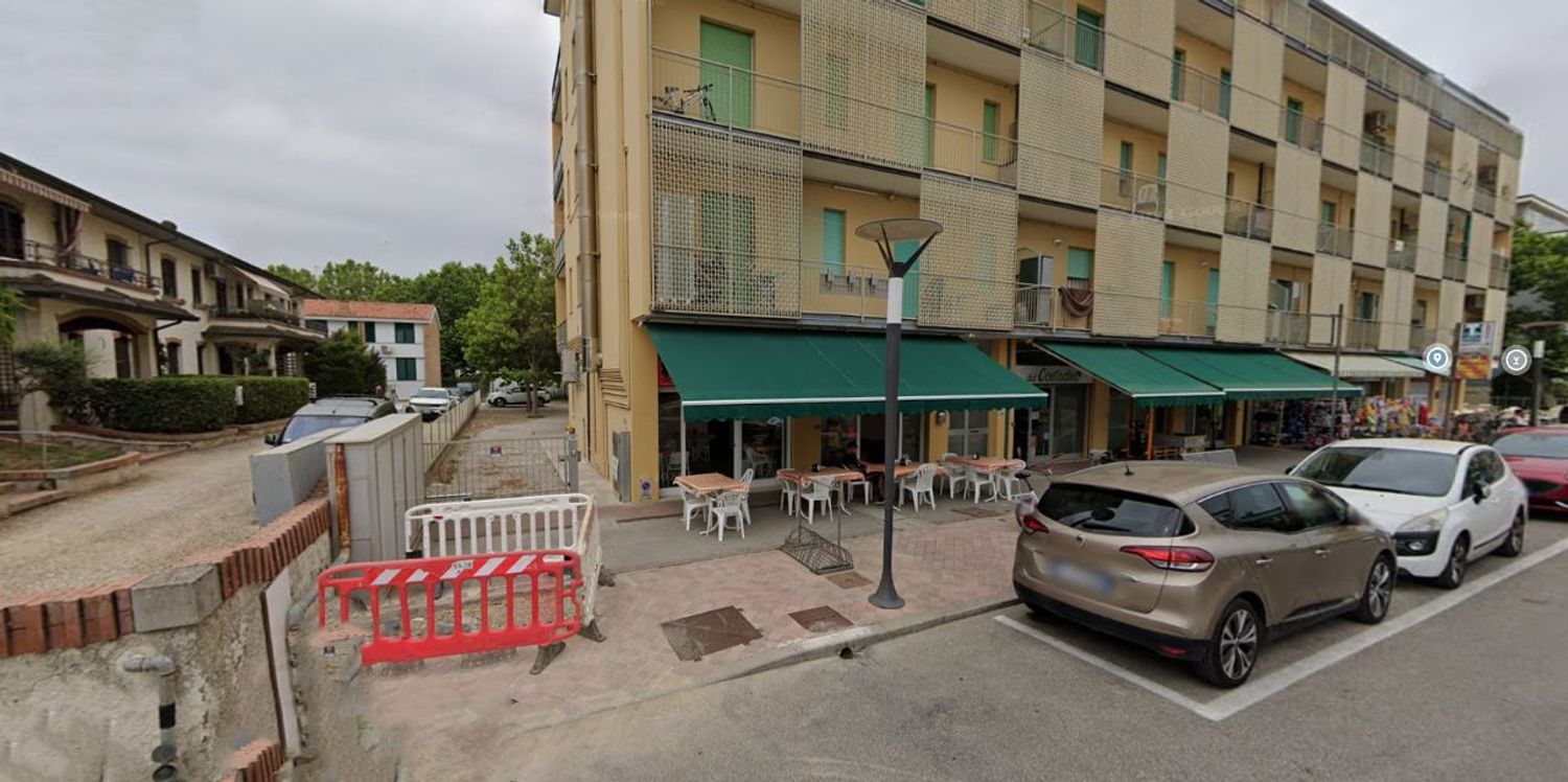 Locale commerciale in vendita a Ravenna