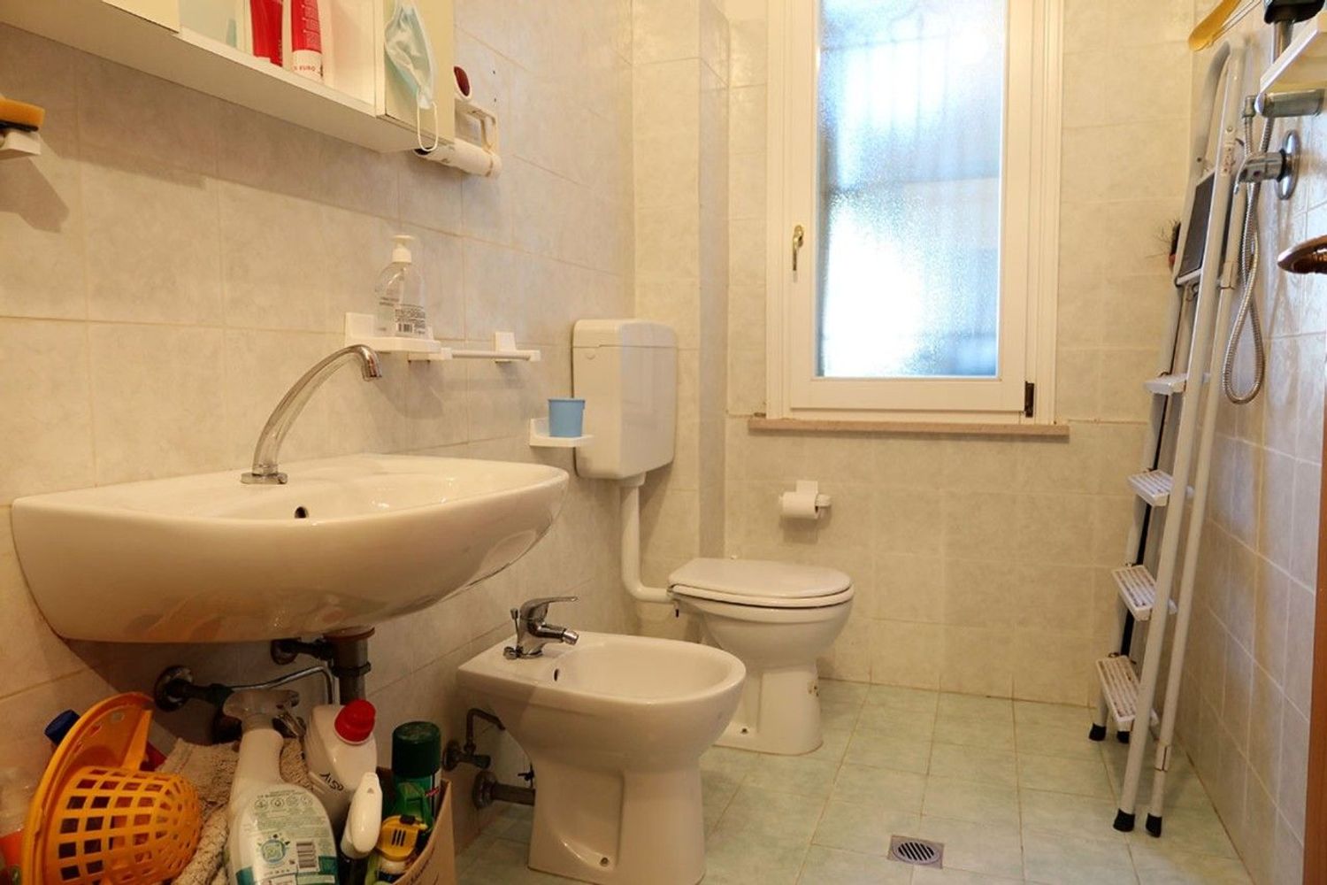 Locale commerciale in vendita a Cervia