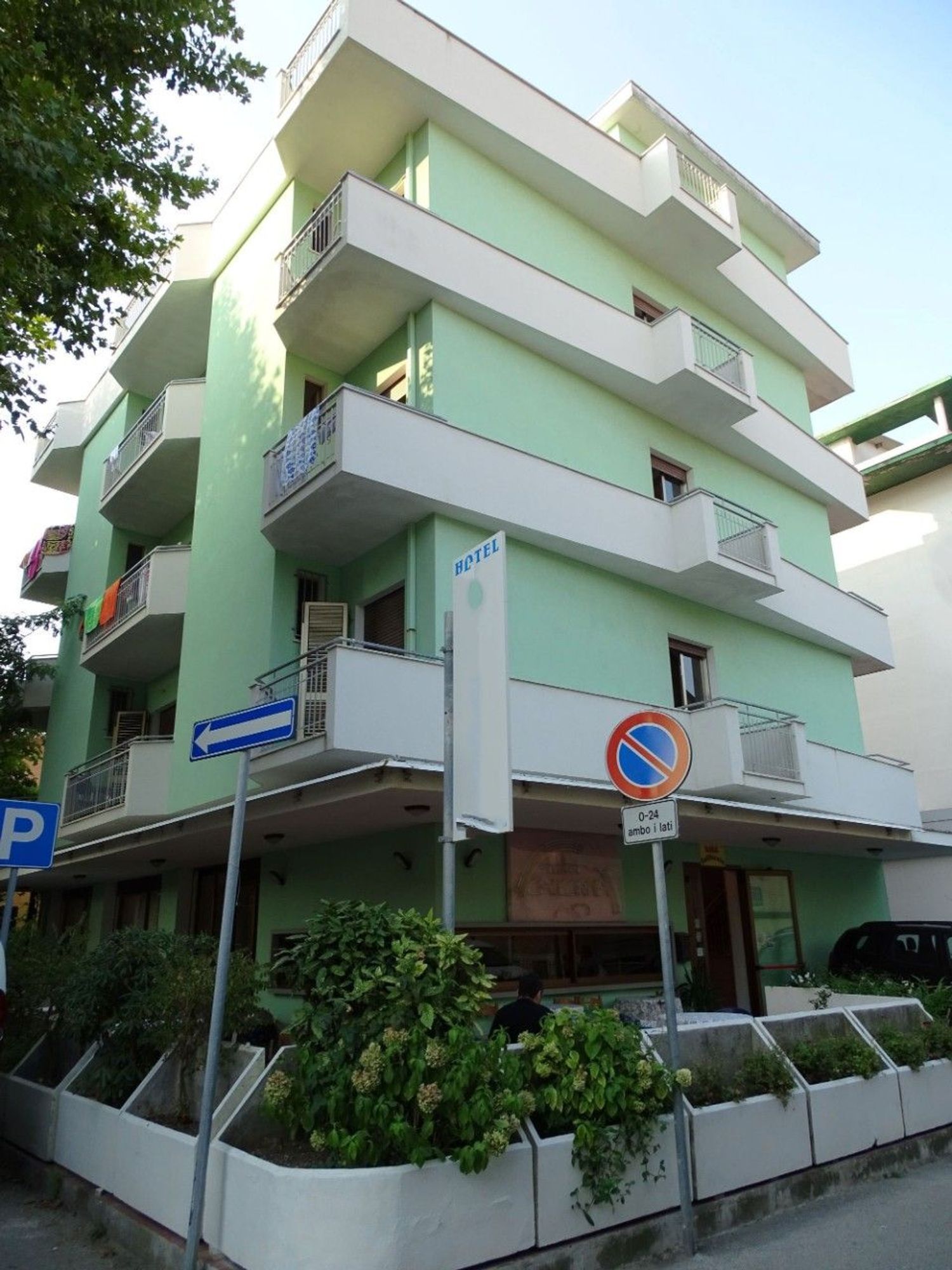 Locale commerciale in vendita a Cervia