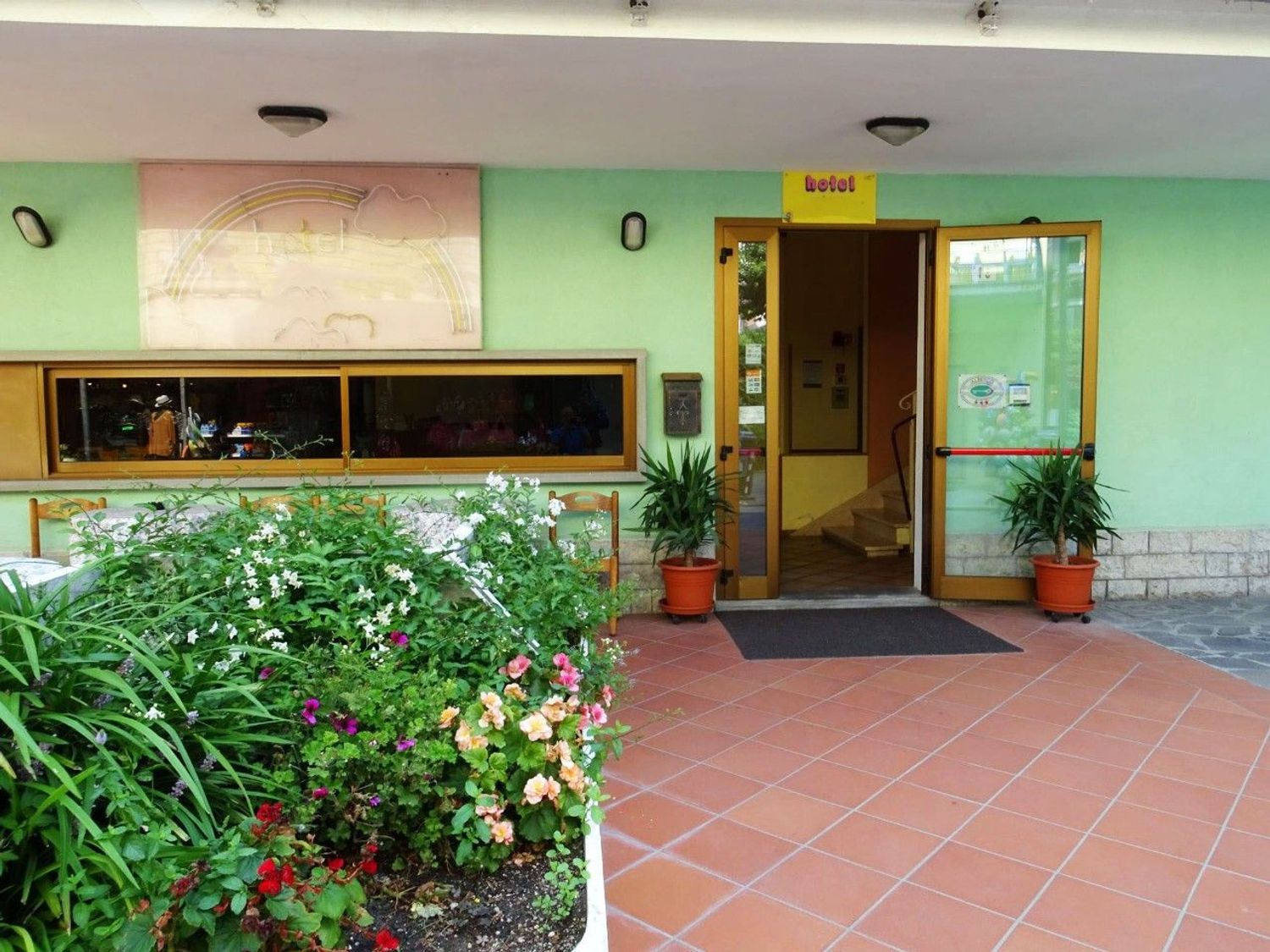 Locale commerciale in vendita a Cervia