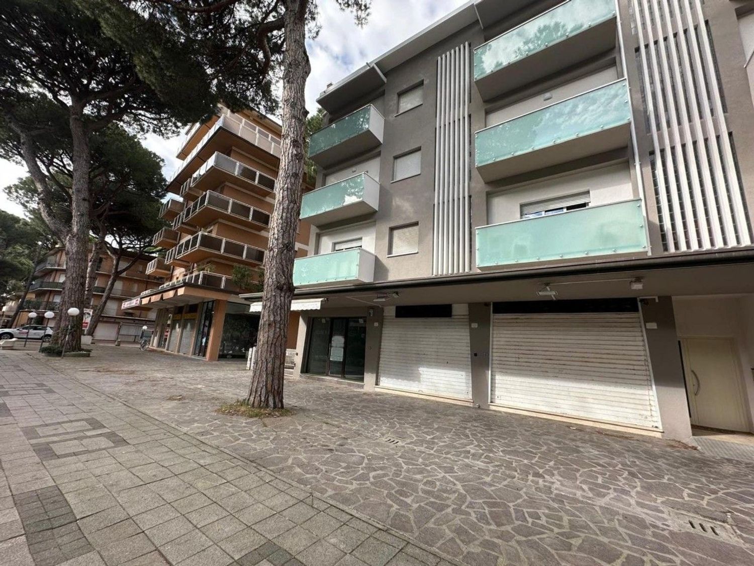 Locale commerciale in vendita a Cervia