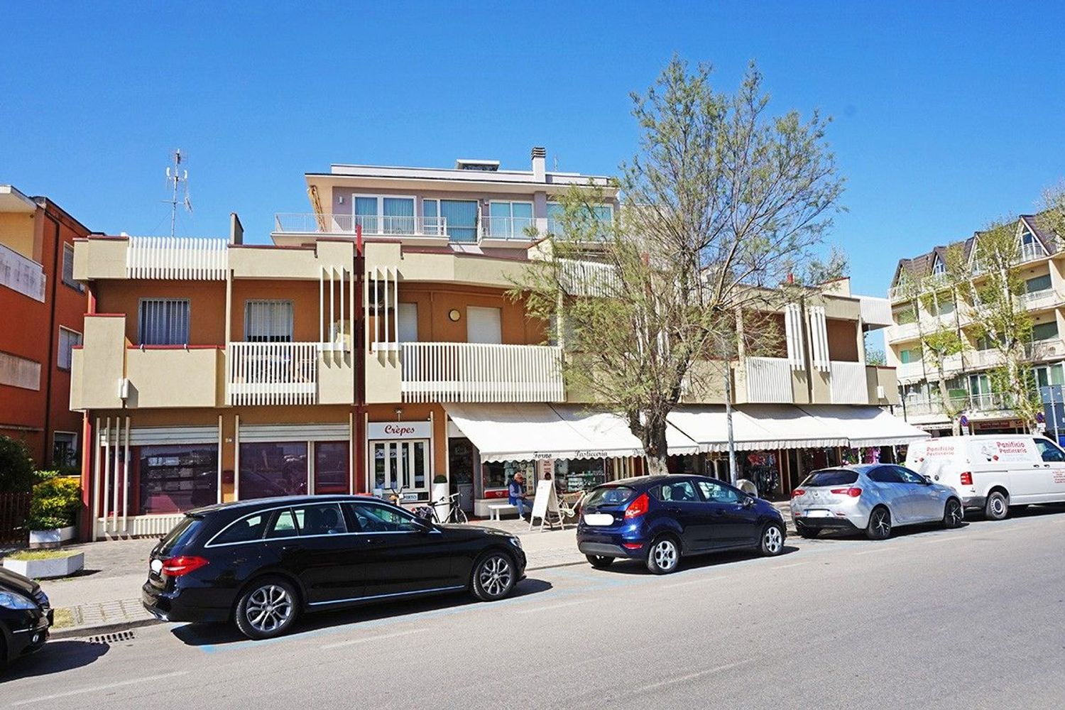 Locale commerciale in vendita a Cervia