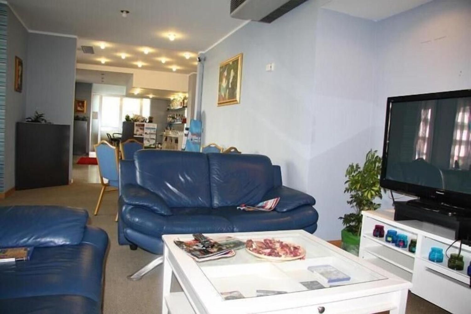 Locale commerciale in vendita a Ravenna