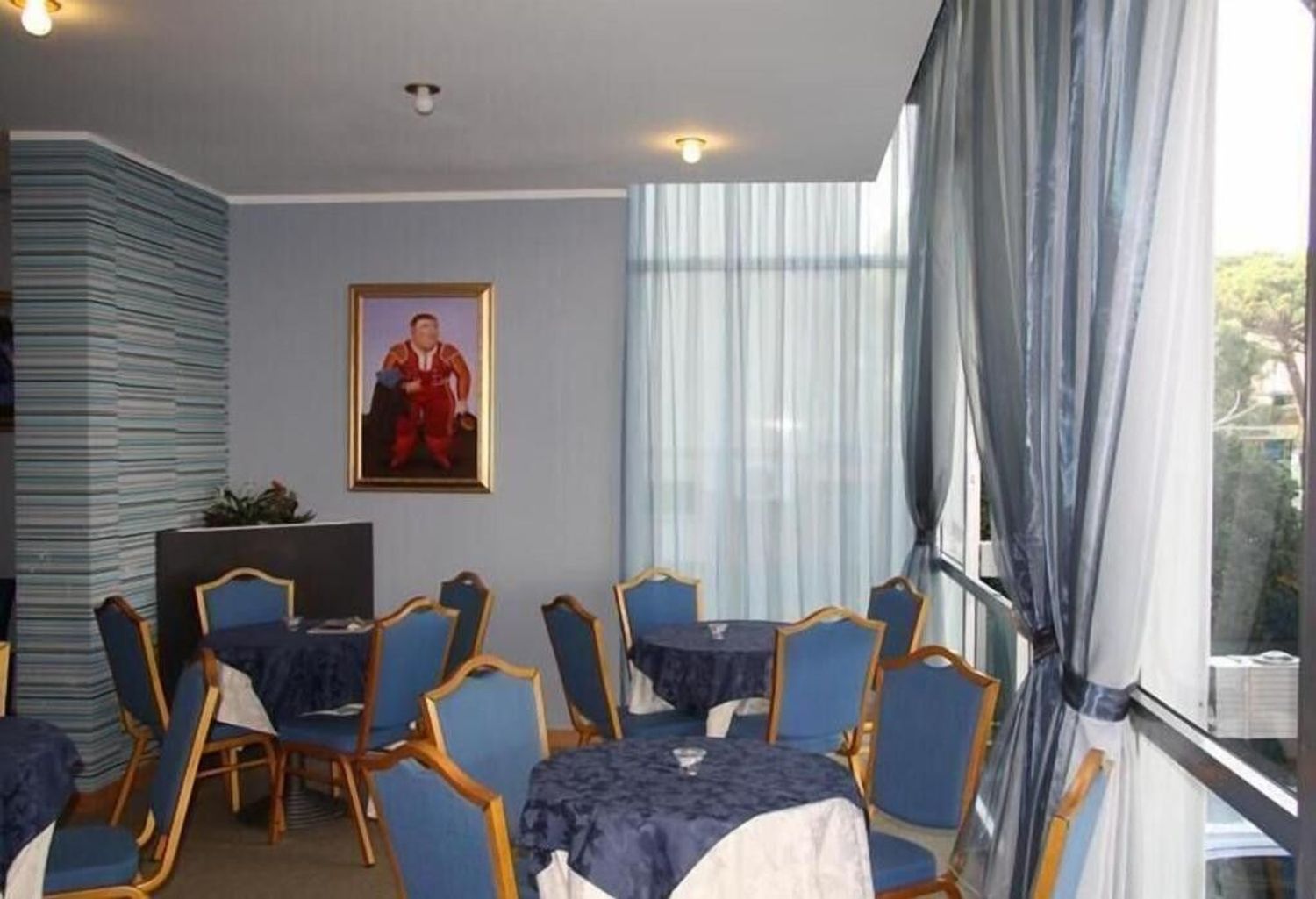 Locale commerciale in vendita a Ravenna