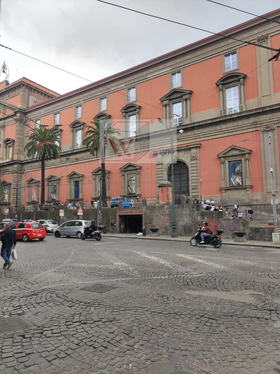 Quadrilocale da ristrutturare in via costantinopoli 3, Napoli