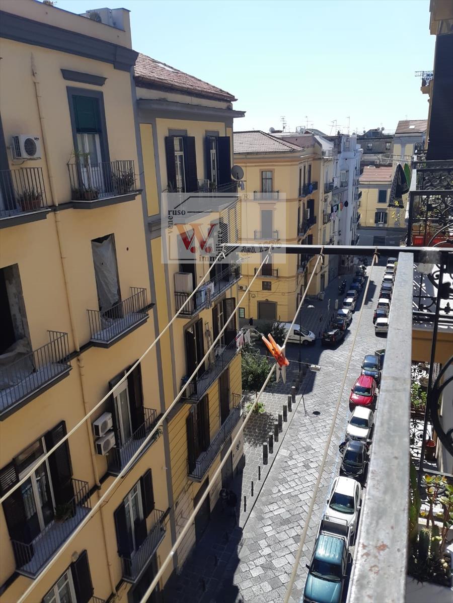 Quadrilocale ristrutturato in piazza nicola amore, Napoli