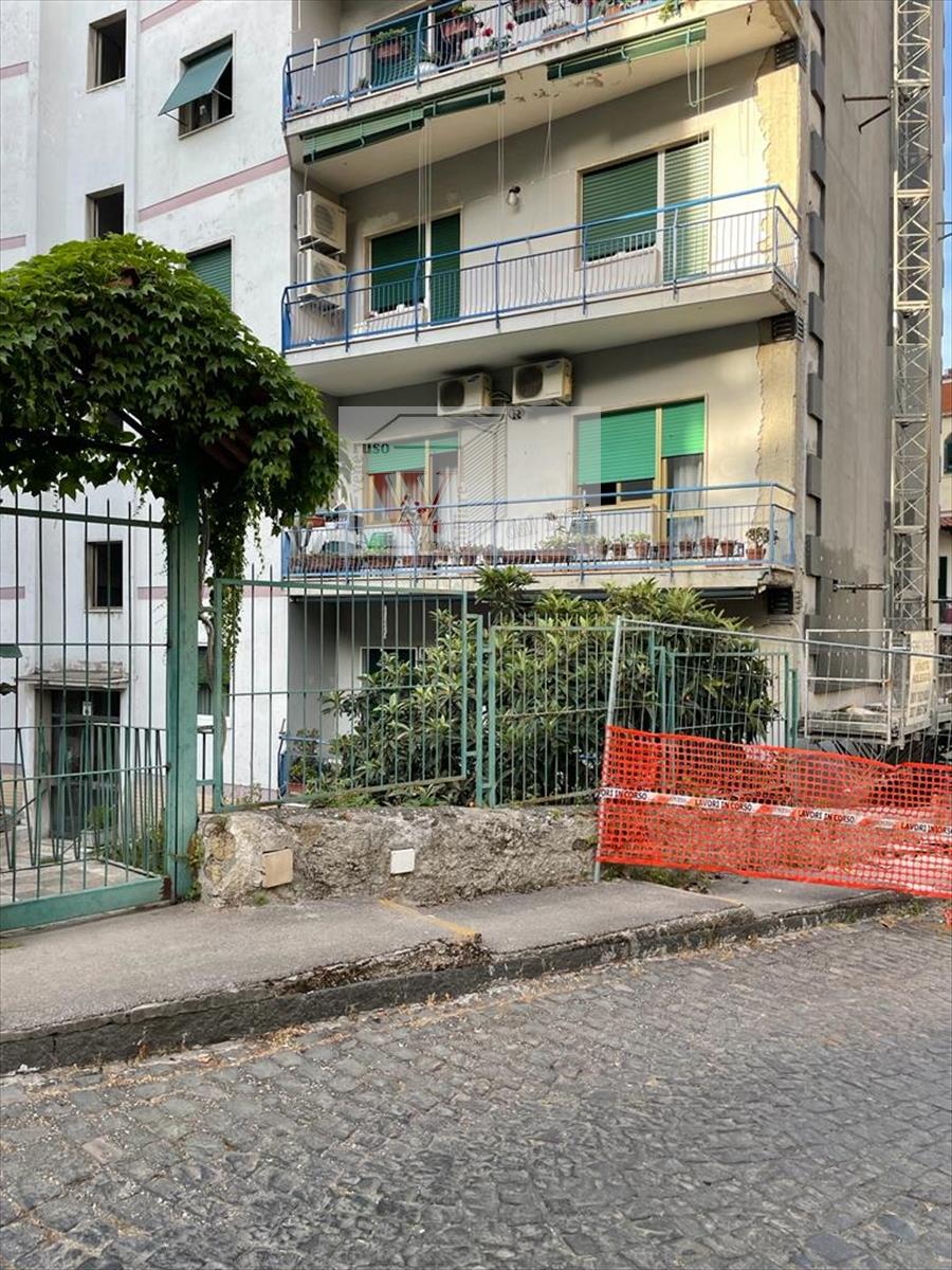 Appartamento ristrutturato in vico trone 2, Napoli