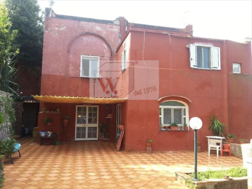 Stabile/Palazzo con giardino in via catena, Anacapri