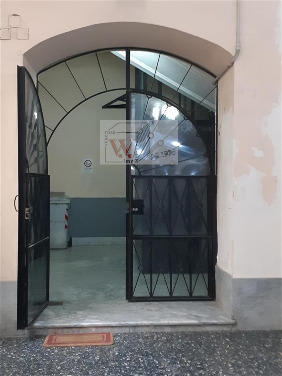 Appartamento ristrutturato in piazza principe umberto, Napoli