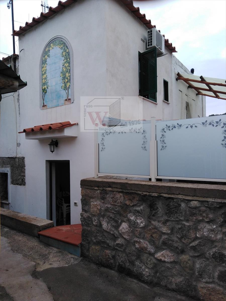Casa indipendente con giardino in via tommaso cigliano 43, Forio