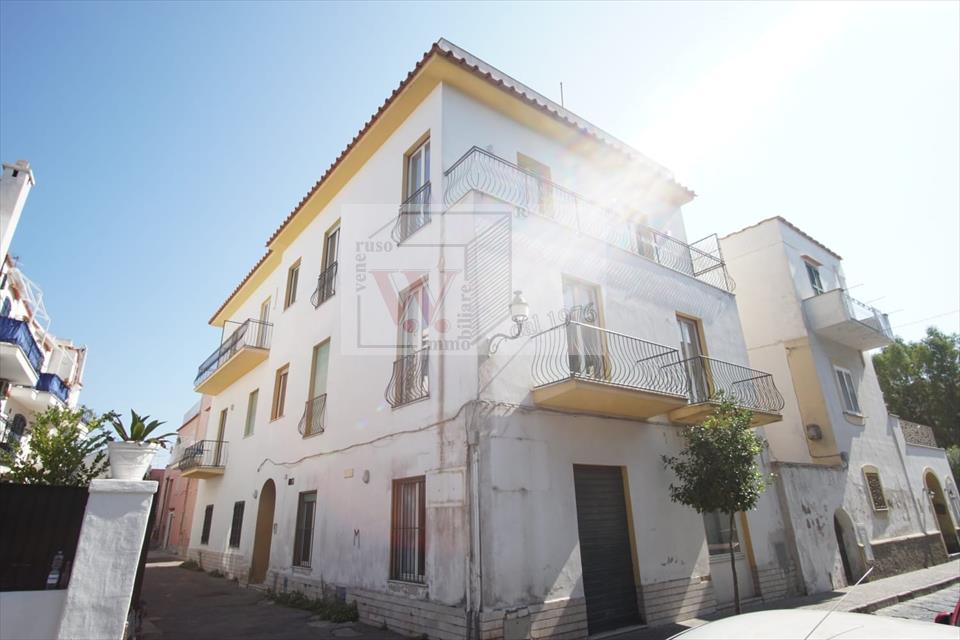 Stabile/Palazzo da ristrutturare in corso vittorio colonna 9, Ischia