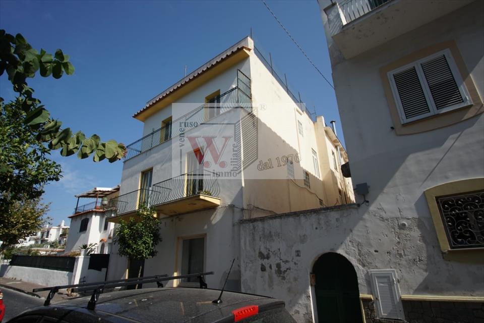 Stabile/Palazzo da ristrutturare in corso vittorio colonna 9, Ischia