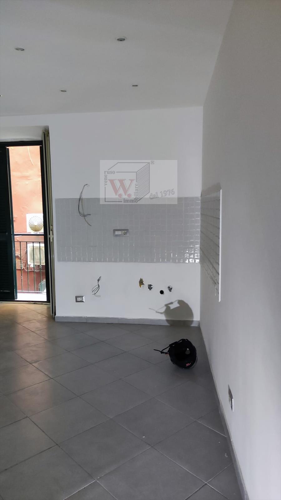 Monolocale ristrutturato in via atri 16, Napoli