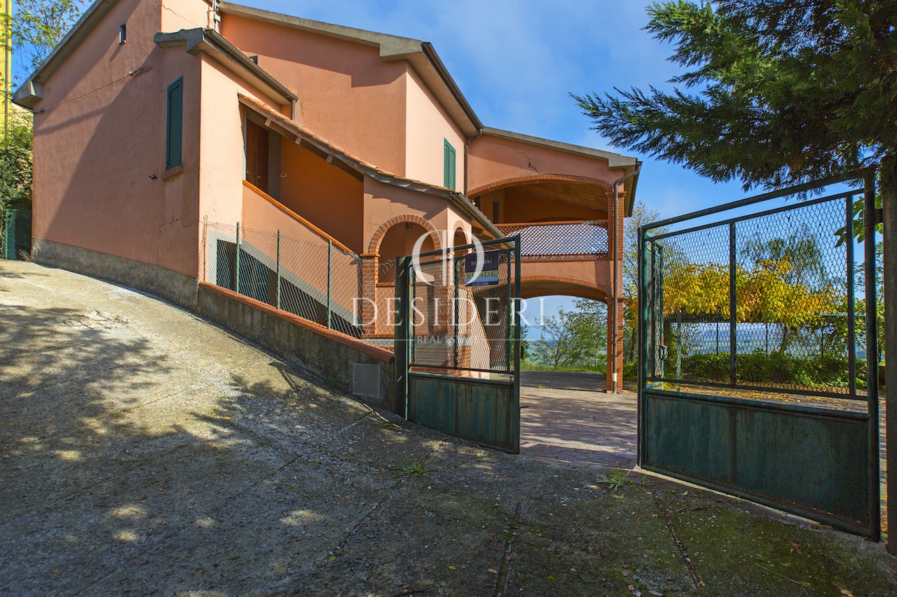 Attivit commerciale con giardino in via ombrone, Cinigiano