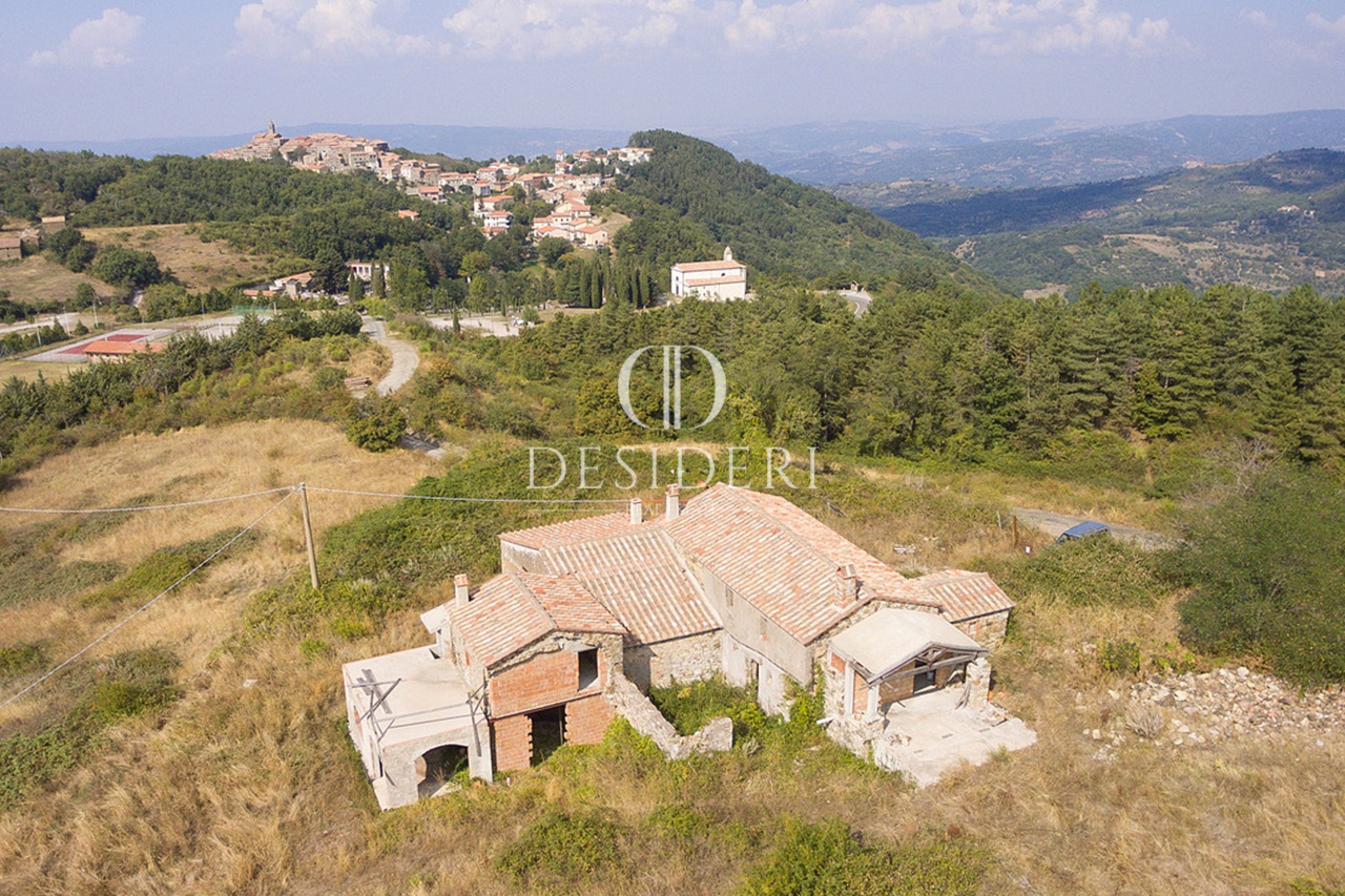 Rustico con giardino a Cinigiano