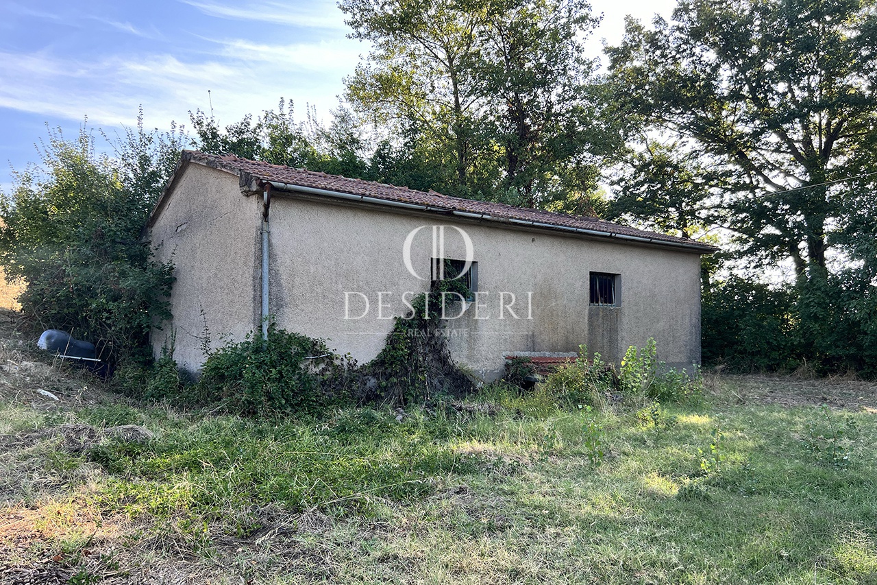 Rustico con giardino in strada provinciale amiatina, Roccalbegna