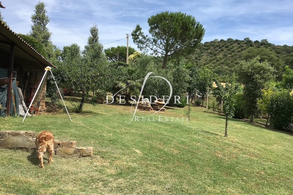 Rustico con giardino in localit podere santa giovanna d'arco, Cinigiano